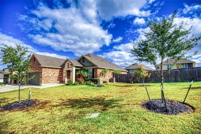 Photo - 912 Farm Path