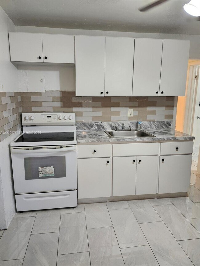 Photo - 551 NE 139th St