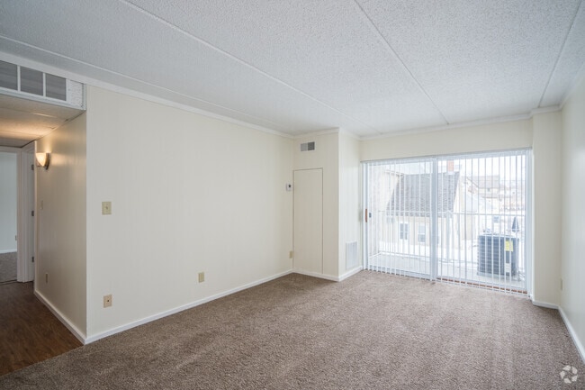 Living Room w/ Central Air Conditioning