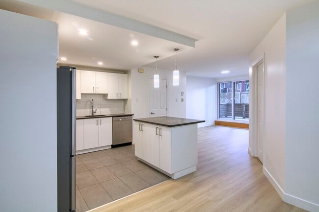 Photo - 3460 Rue Durocher Unit 100