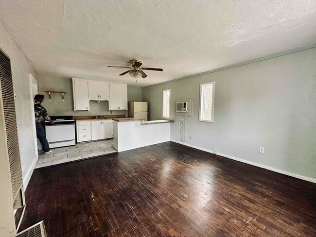 Building Photo - 416 NW Euclid Ave Rental