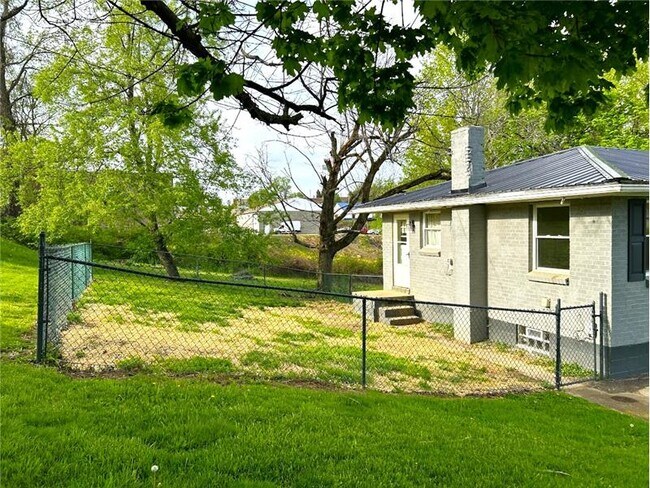 Photo - 155 Canton Rd