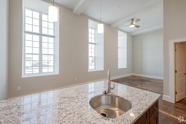 2BR, 1BA - 1,045SF