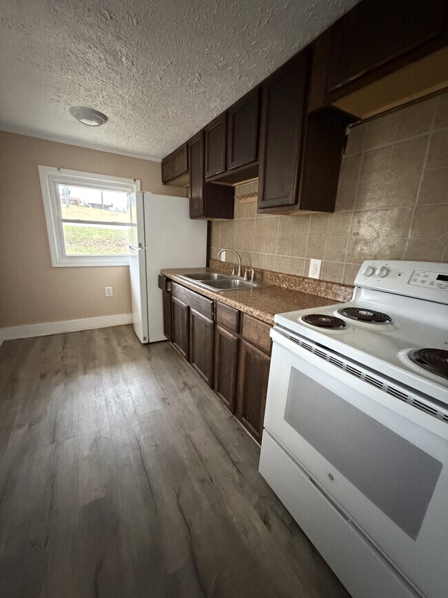 Photo - 1601 Macedonia Church Rd