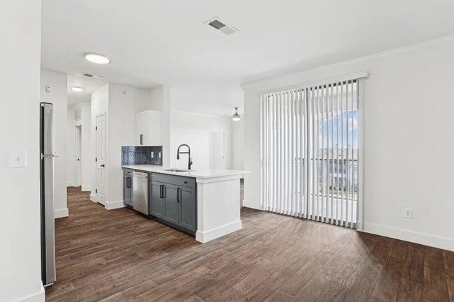 Photo - 7301 Oakmont Blvd Unidad 621