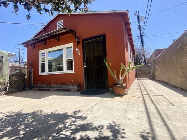 Building Photo - 619 42nd St