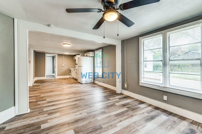 Photo - 3907 Roberts Ave