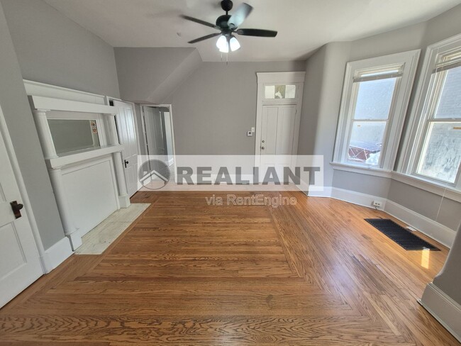 Photo - 942 Columbia St Unit Apartment 1