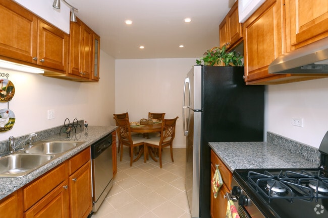 2BR, 1BA - Kitchen - Promenade Apartments