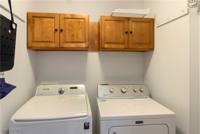 Building Photo - 7515 Stoneybrook Dr Unit 811