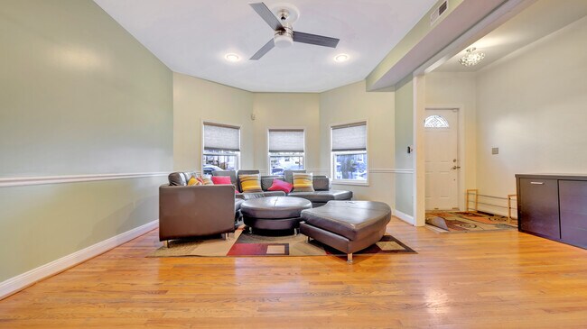 Photo - 752 Park Rd NW Unidad Main