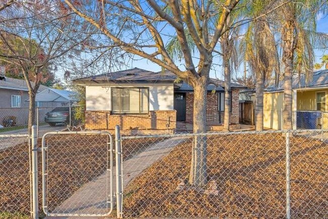 Photo - 336 W Pinedale Ave House