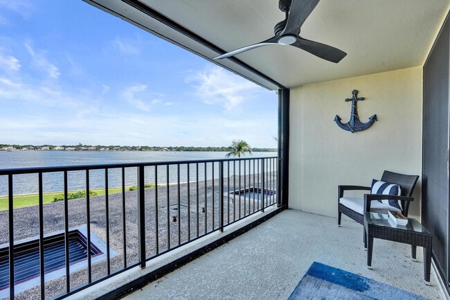 Building Photo - 132 Lakeshore Dr Unit 317