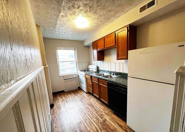 Building Photo - 596 Lowell Ave Unit 596-04