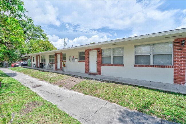Photo - 856 SW 10th St Unidad #2