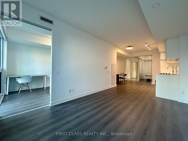 Photo - 8 Wellesley St W Unit 706