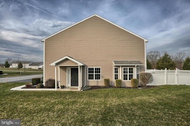 Building Photo - 150 Merlin Dr