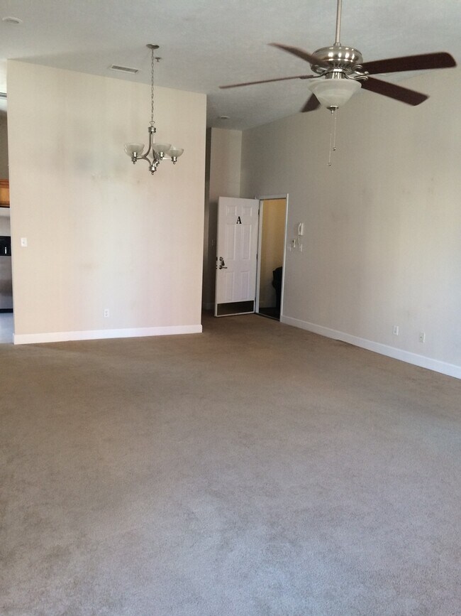 Photo - 200 S Walnut St Unidad Apt 2A