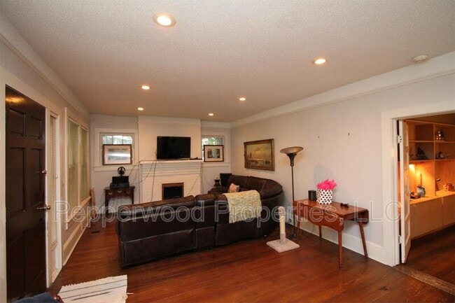 Photo - 664 Norwood St