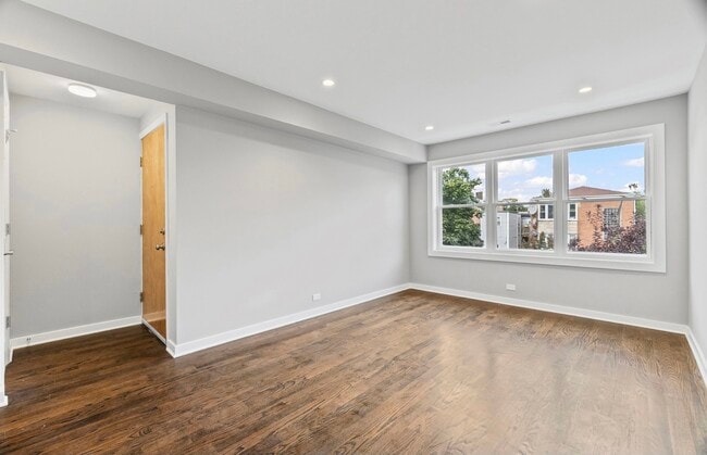 Photo - 2553 W Summerdale Ave