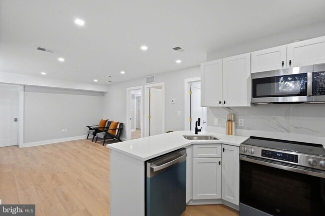 Building Photo - 1301 Somerset Pl NW