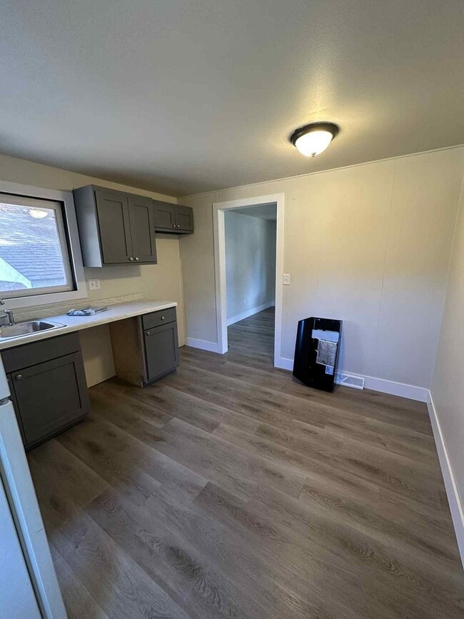 Photo - REMODELED 2 Bedroom Duplex