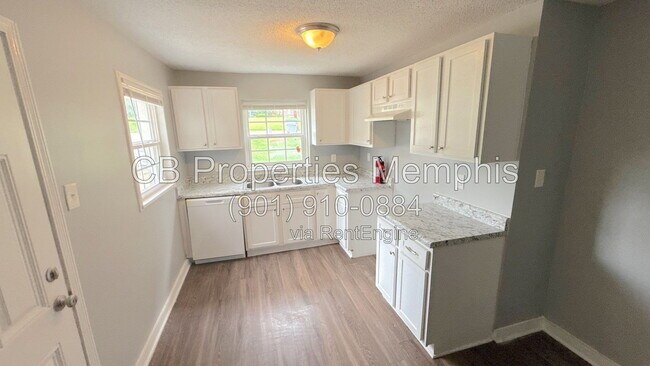 Photo - 1392 Kyle St