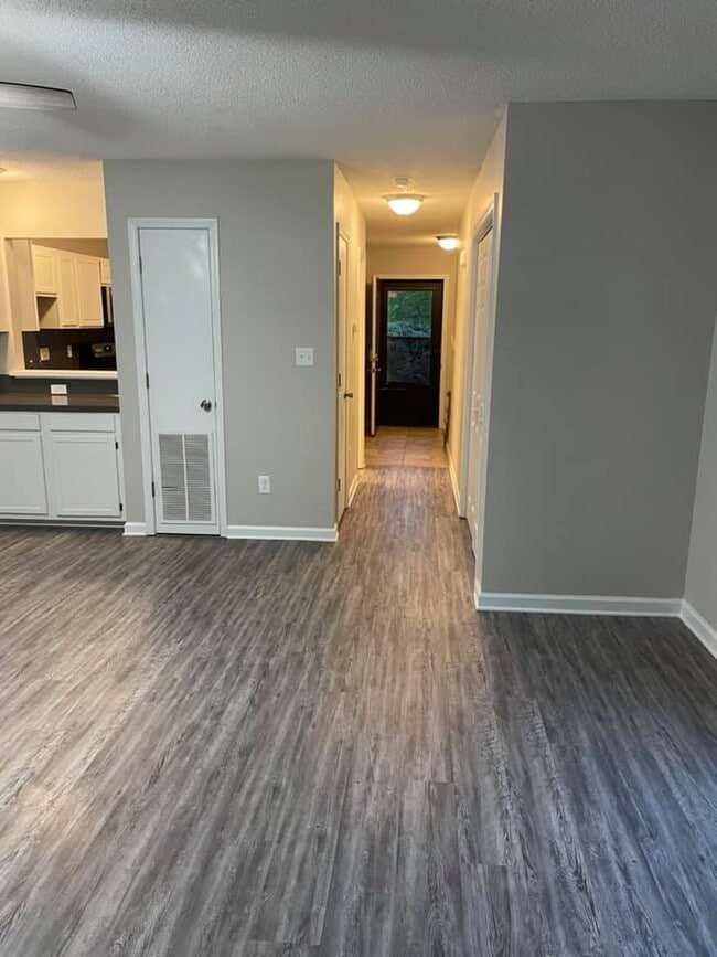 Cedar Rock 2 Bed Living Room - Apartments on 20th