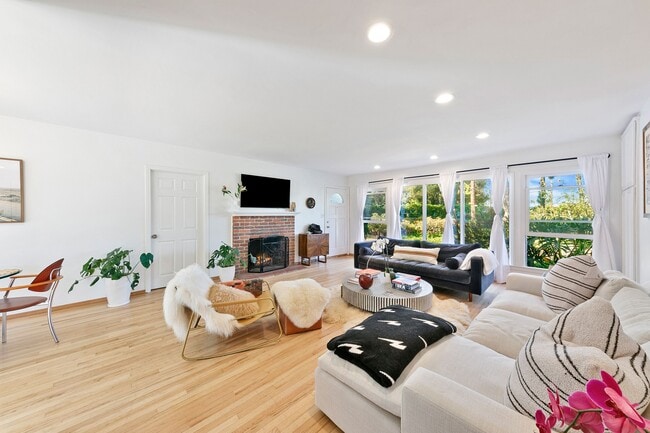 Photo - 29242 Heathercliff Rd
