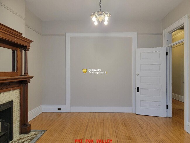 4 or 5 Bedroom Upper Luxury Apartment with Custom Fireplace in Historic Building