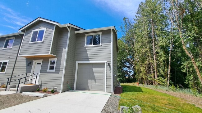 Photo - 3 Bedroom 2.5 Bath Duplex