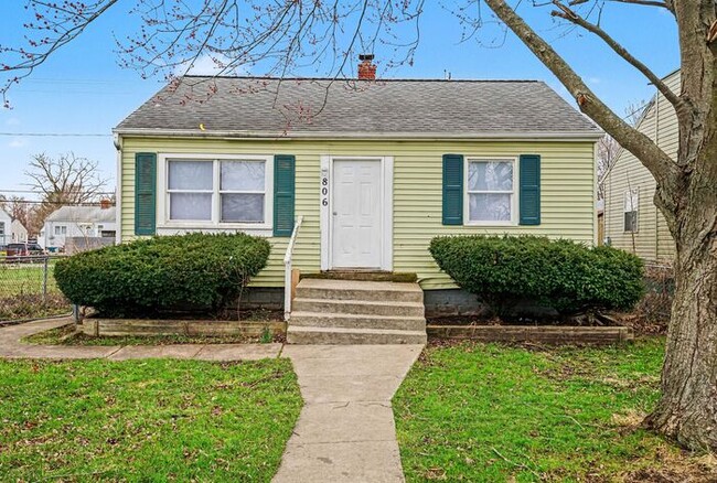 Building Photo - Adorable 2 Bedroom Home