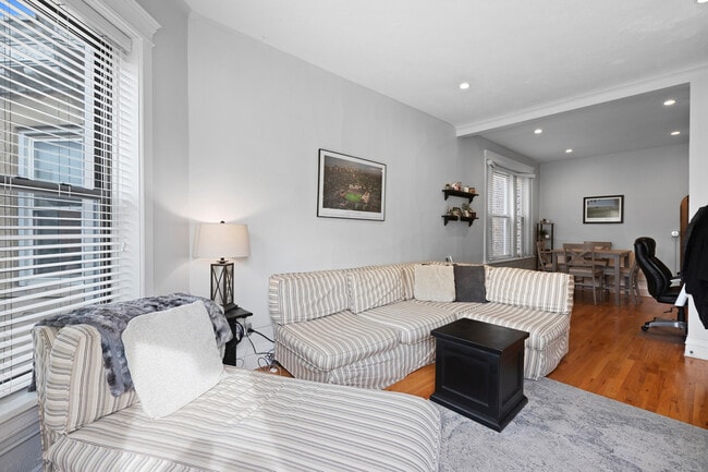 Photo - 848 W Sheridan Rd Unit 3F