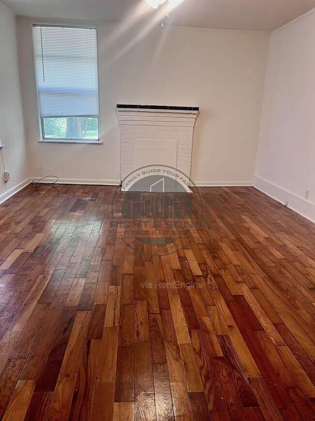 Photo - 2022 Hollywood Dr