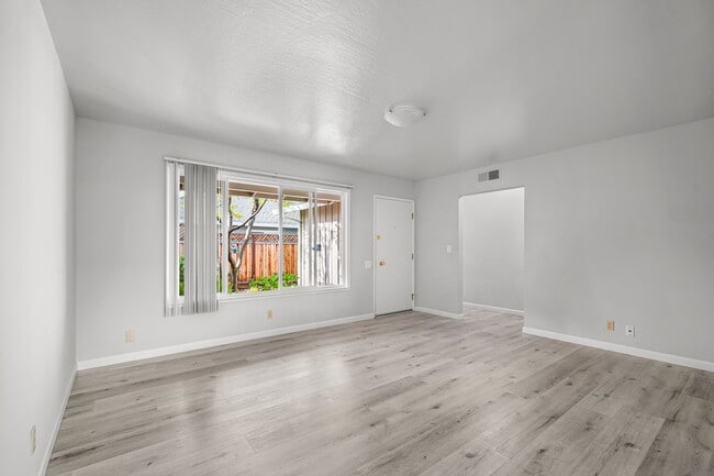 Photo - 661 Harvard Ave