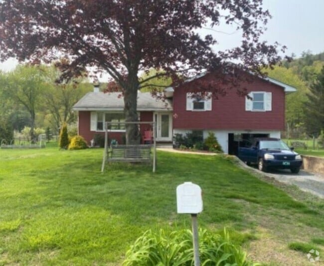Building Photo - 646 Old Connecticut River Rd Rental