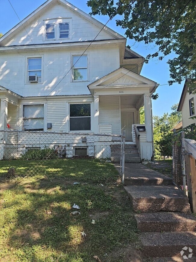 Building Photo - 606-608 W 9th Street Unit 606 W 9th St. Rental