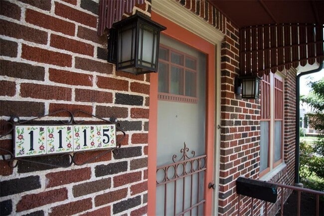 Photo - 1115 W 22 1/2 St