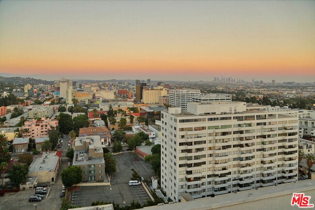 Building Photo - 7250 Franklin Ave Unit 1006
