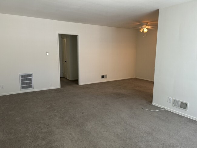 Dining area & hall doorway - 4191 Dixie Canyon Ave Unit # 7