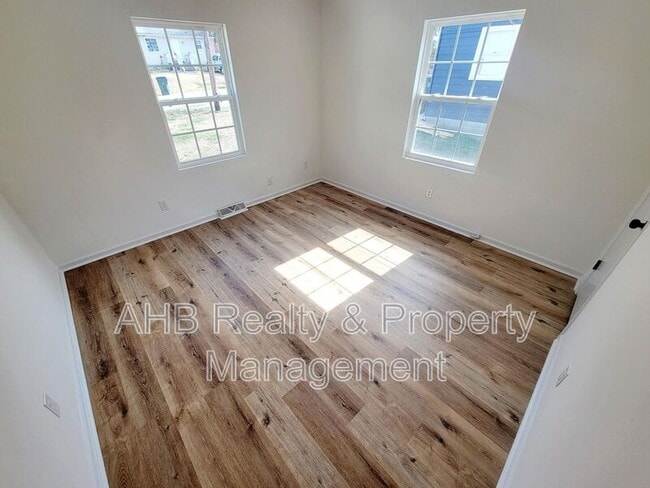 Photo - 709 Maryland Ave