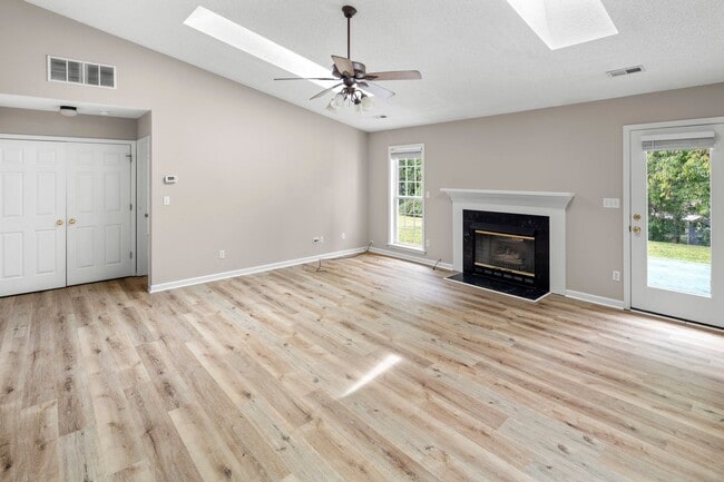 Photo - 375 Glensprings Dr