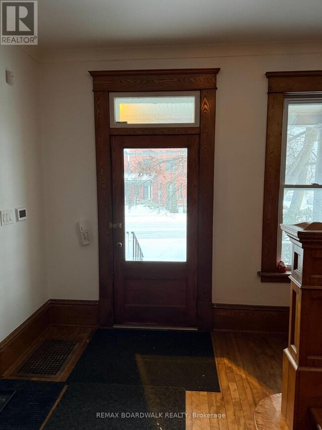 Photo - 114 Lake Ave W