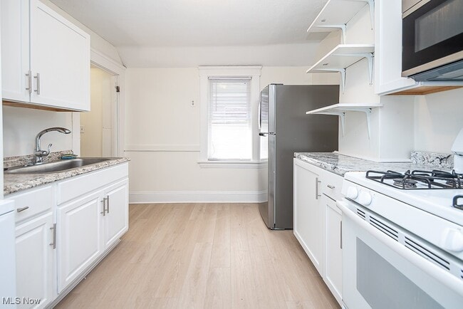 Building Photo - 4205 Woodbine Ave Unit upper