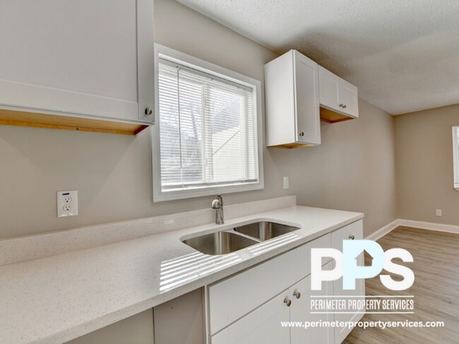 Photo - 390 W Lake Ave NW