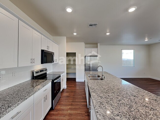 Photo - 322 Palazza Reserve Pl