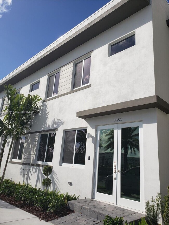 Building Photo - 10275 NW 66th St Rental