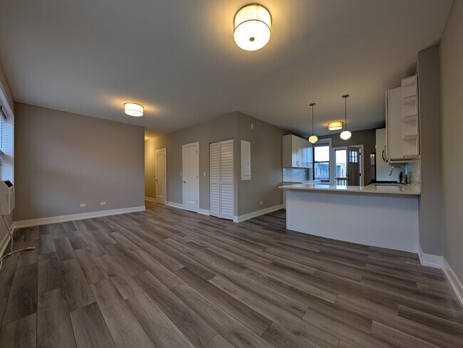 Photo - 3943 N Janssen Ave Unit s2