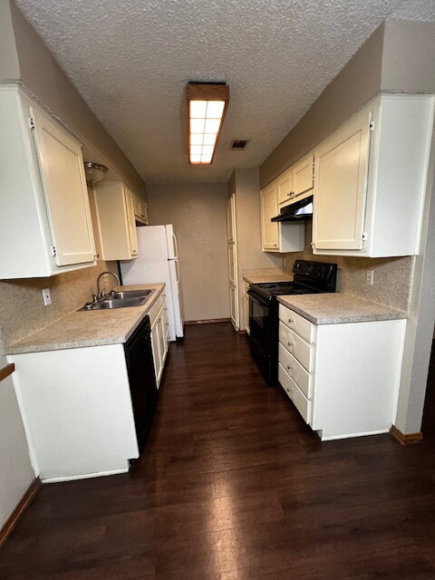 Photo - Move in Ready 2/2 with 1 car garage in Saginaw!