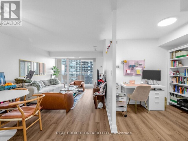 Photo - 125 Western Battery Rd Unité 1209